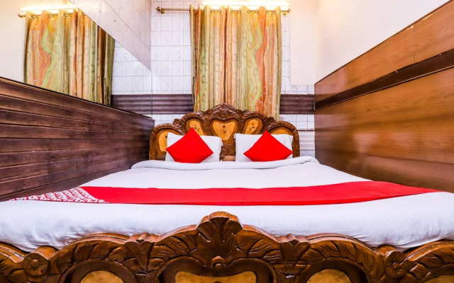 OYO 26873 Hotel Metro Star