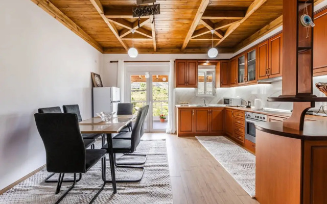 Hillside Apartment Gjirokast r