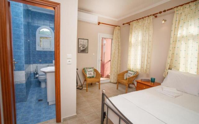 Private 6-bdrm Villa with garden 150m to beach