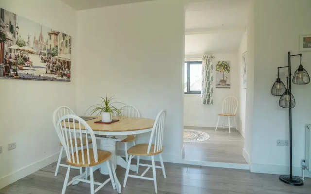 Modern Apartment in the Cotswolds Sleeps 6