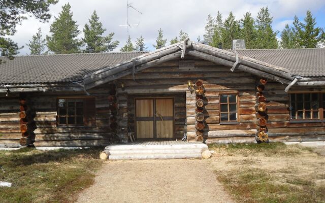 Saarikejo Log Chalet