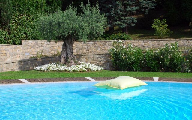Villa Luna Stunning Modern Villa Shared Infinity Pool, Big garden, Fantastic lake view,AC,