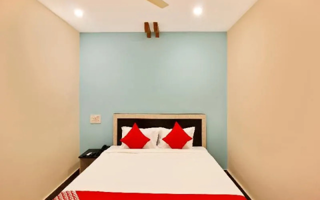Oyo 23543 Hotel Vaishnavi