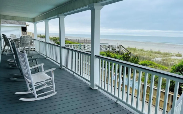 Beach Time 5 Bedroom Home by RedAwning