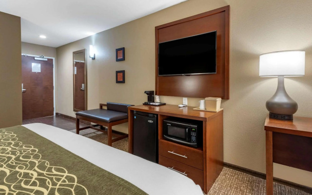 Comfort Inn & Suites Pittsburgh South