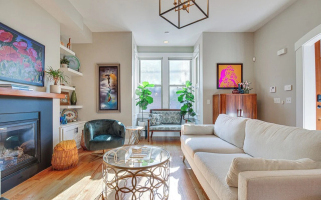 Vibrant Downtown Cincinnati Townhome w/ Sauna!