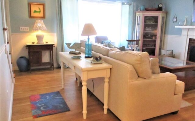387 Strawberry Hill - 4 Bedroom House