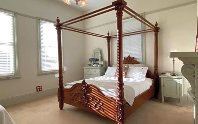 Te Rata House - All 6 Rooms