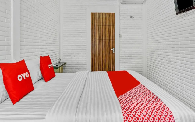 Super OYO 90828 Ara Guest House