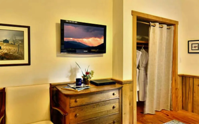 Bent Creek Lodge Bed & Breakfast