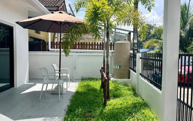White House With 2br-1bath Near Kathu Water Fall