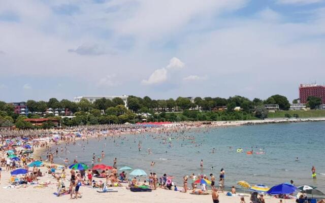 Lazy Lounge Apartments