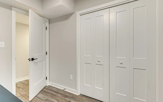 Lake & Pool Access: Poconos Family Getaway!