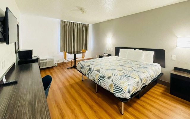 Motel 6 Duncanville, TX - Dallas