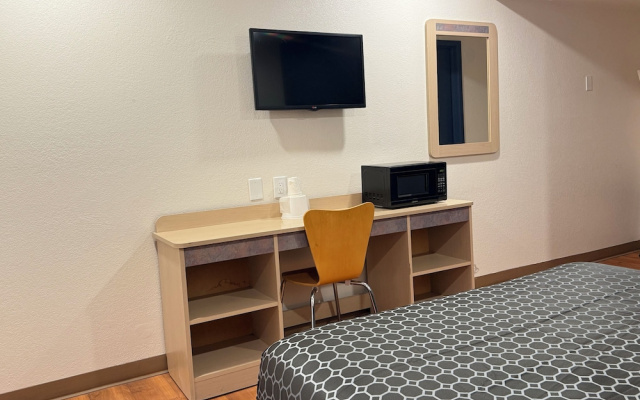 Shasta Vista Inn & Suites