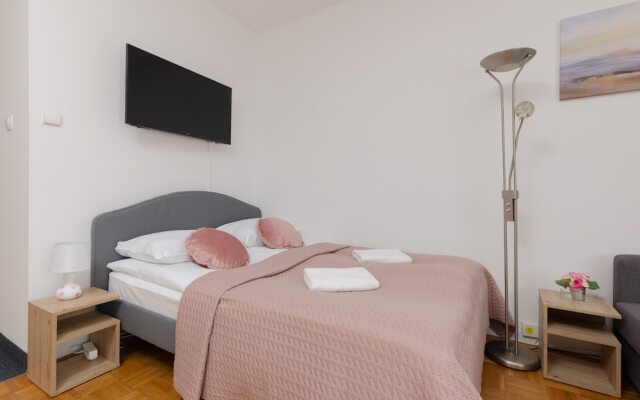 Warsaw Ursynow Studio by Renters
