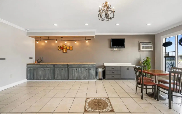 Americas Best Inn & Suites - Downtown Augusta