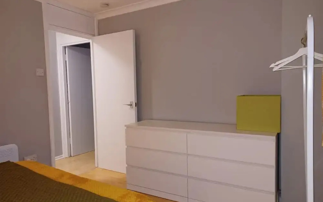 MALTING-GREEN DOOR-One Bedroom Apartment