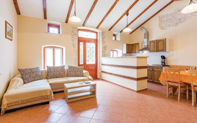 Beautiful Home in Butkovici With Wifi and 2 Bedrooms