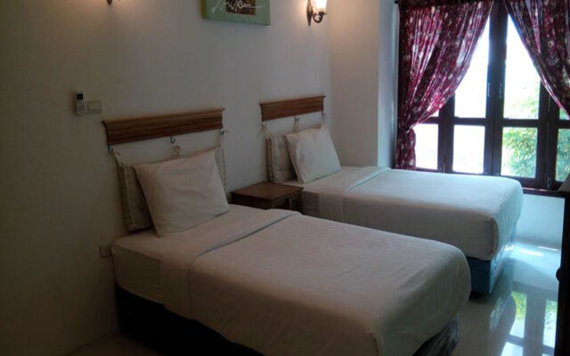 Yellow Tique Hotel