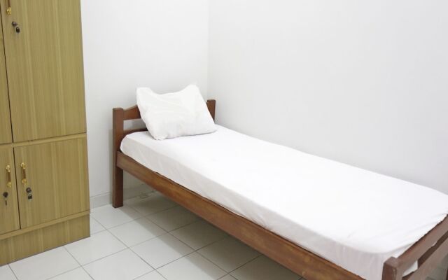 OYO Life 92925 Kost Bu Mala 2 Syariah