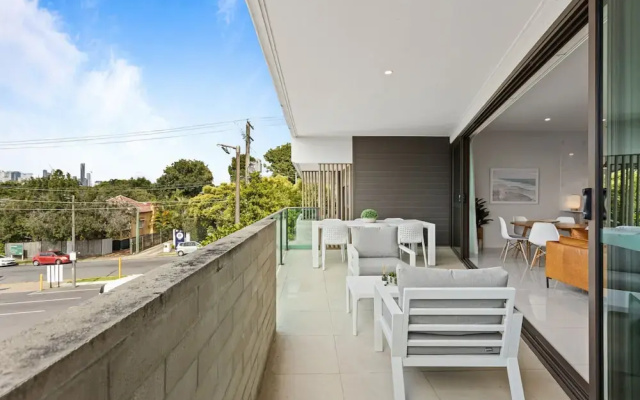Gorgeous 3-bed Apartment With City Views