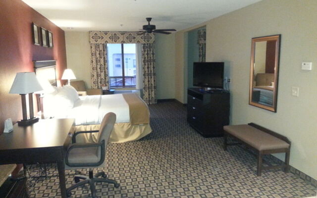 Holiday Inn Express Hotel And Suites Clinton