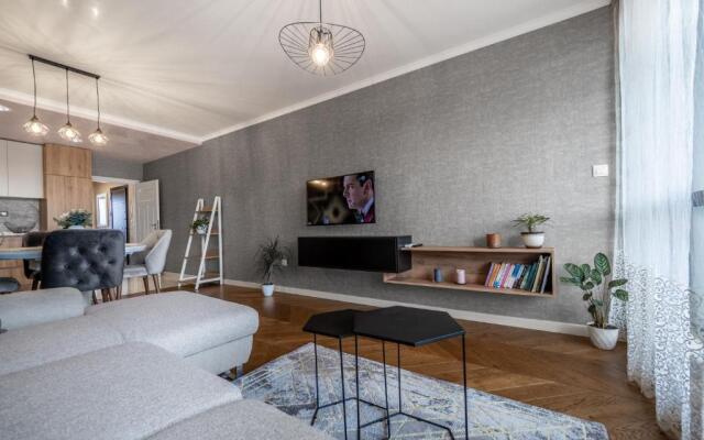 The Boulevard Luxury Apartment