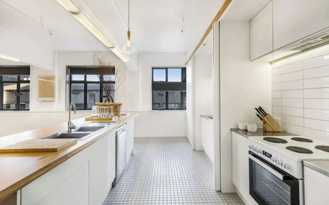 Spacious Room In The Heart Of K Road!