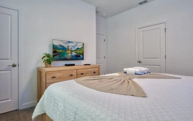 Ultimate Luxury Home-private Pool Themed Bedroom