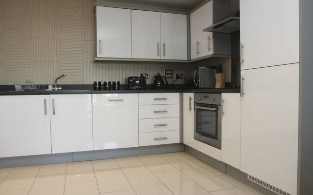 2 Bed Modern Apartment-Wilmington Close