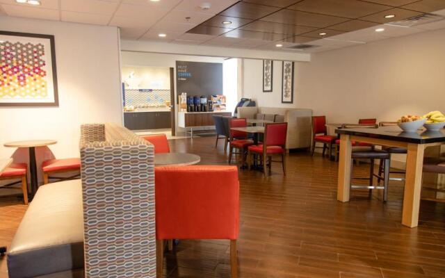 Holiday Inn Express Marshfield by IHG