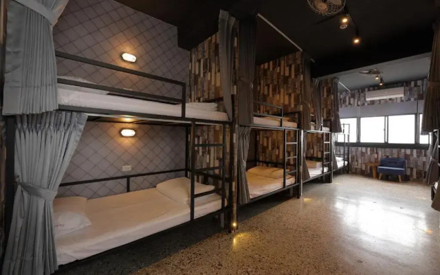 Topbunk Hostel