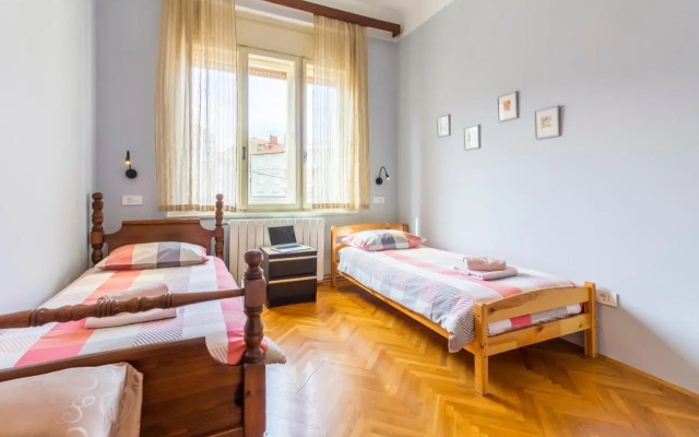Spacious & Smart Center Apartment