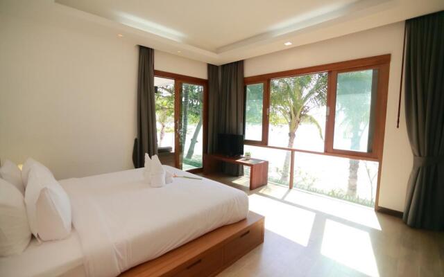 Grand Villa Beach Front