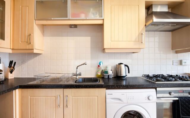 Simplistic Holiday Home in Cheltenham With Garden