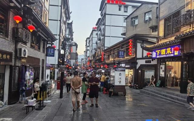 Taiyue Holiday Hotel (Zhangjiajie Tianmenshan Branch)