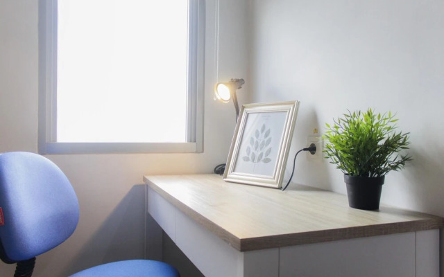 Bright Studio Apartment at Springwood Residence