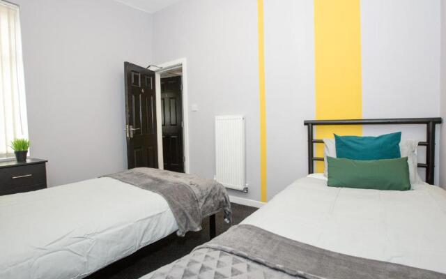 Entire 5 Bed House - Weekly Discounts - By Centre