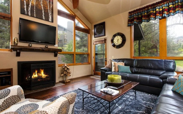 5BR 4BA Canyons Luxury House by RedAwning