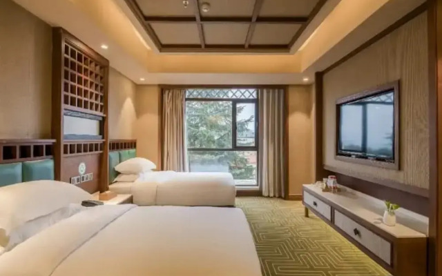 Vyluk J Hotel South Asian Garden Dianchi