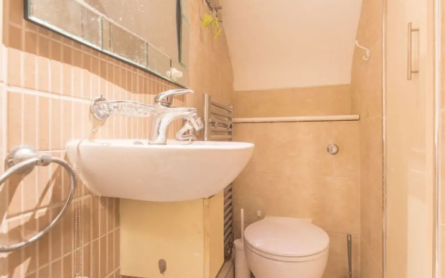 Modern Mezzanine in Earl's Court, for 6