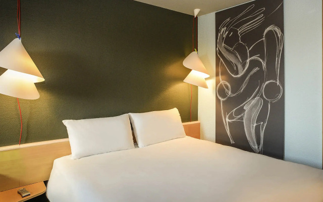 ibis Saint Lo La Chevalerie