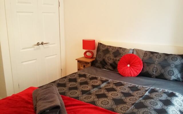 2 Bedroom Character Apartment Finnieston