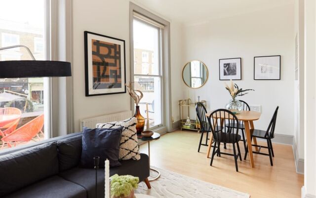 The Camden Hideaway - Stunning 1BDR Flat with Balcony
