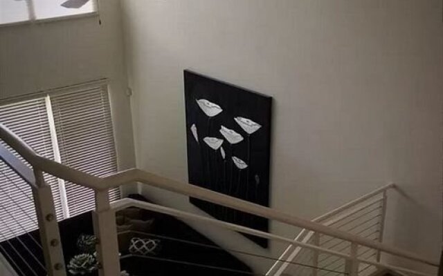 MDR Loft 1 Br condo by RedAwning