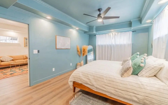 Stylish 2-bedroom Walking Distance to Downtown