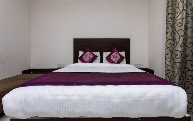 OYO 12475 Hotel Maheshwari
