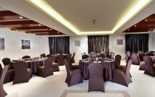 Al Hail Waves Hotel Managed By Centara
