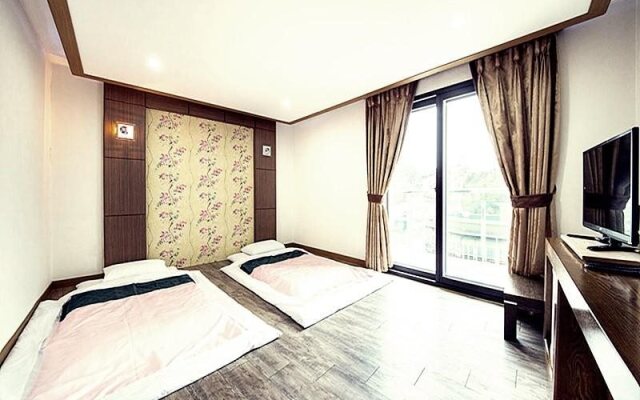 Four Season Beach Tourist Hotel